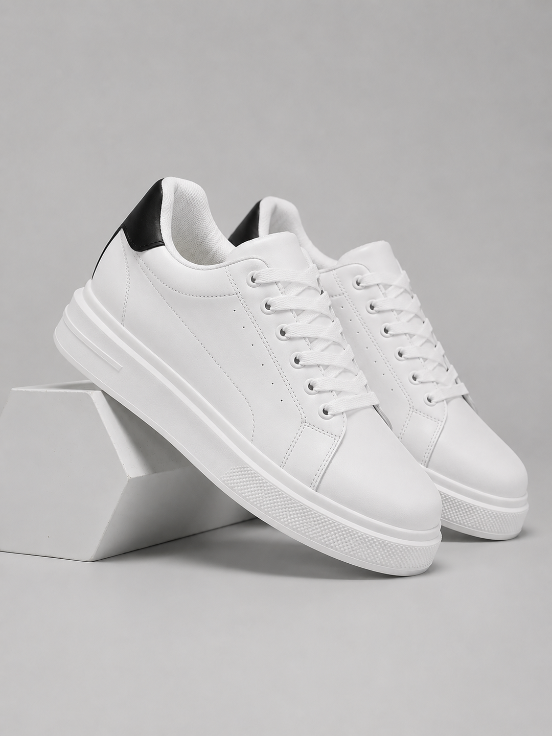 Men’s Low Top Trainers with Heel Detail