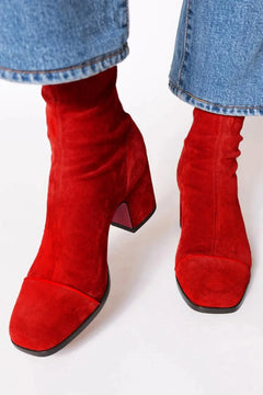 Women’s Elegant Boots with Back Zip